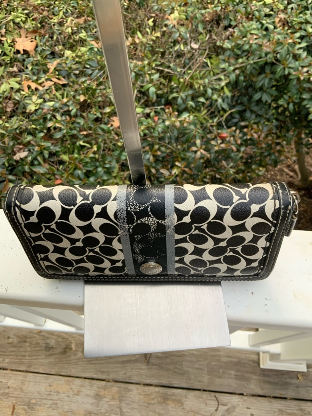 Coach Black and White Signature Zip Around Wallet - Picture 4 of 12
